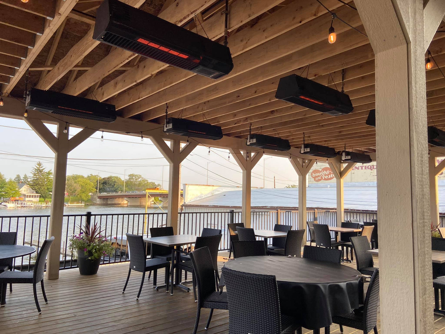 supremeSchwank 2352  Marine Grade S/S with Black Finish | 50/35,000 Btuh NG